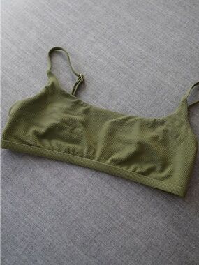 VAI Swim Mila Top in Textured Olive